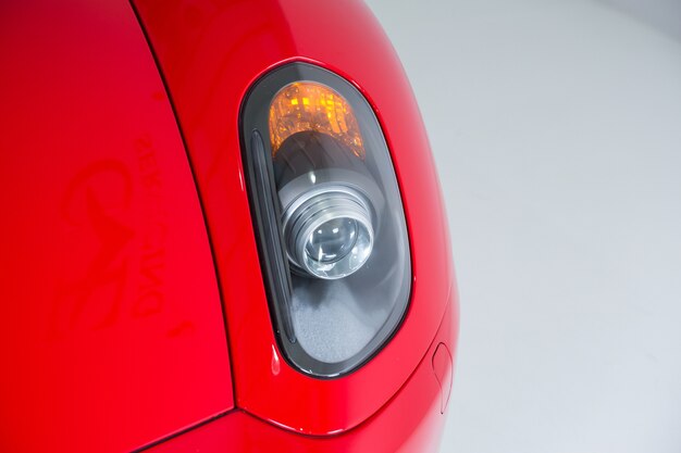 Jak dostosować oświetlenie w samochodach marki Citroen: Przypadek ksenonów w modelu C4