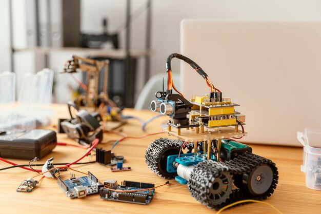 Jak zacząć swoją przygodę z robotyką dzięki zestawom startowym Arduino i Raspberry Pi