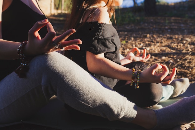 Jak mindfulness wpływa na relacje międzyludzkie?