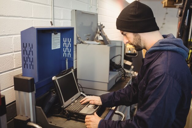 Jak Nowoczesna Technologia CNC Zmienia Przemysł Obróbki Skrawaniem