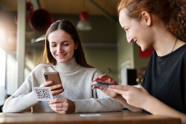 Jak personalizacja w aplikacjach lojalnościowych wpływa na zaangażowanie klientów?